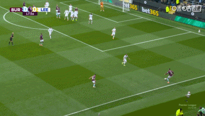 回头望月!沃克边路传中,乌戈丘库甩头破门,伯恩利1-0利兹联