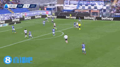 这准头真离谱...洛卡特利、孔塞桑先后尝试打门，均放了高射炮