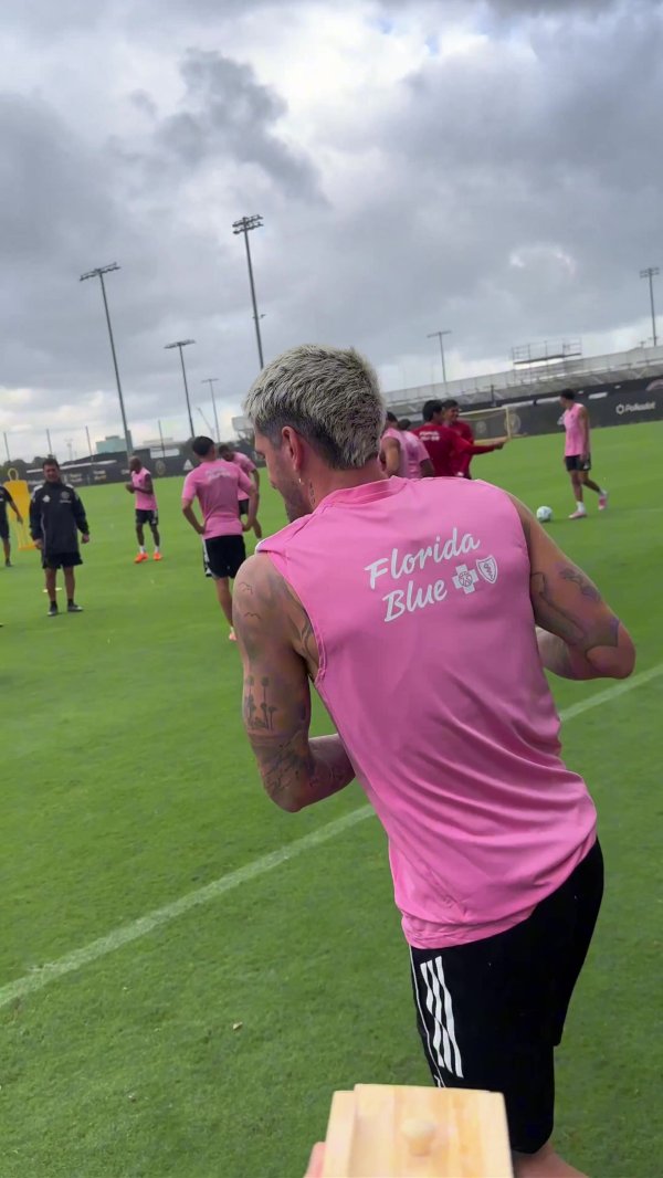 🤣迈阿密国际万圣节整蛊球员，德保罗被玩偶蜘蛛吓了一跳