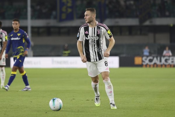 米体：库普梅纳斯在荷甲曾踢过中卫，这是他在尤文踢的第6个位置