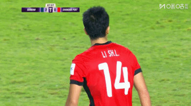 憋不住了？李圣龙错失良机，镜头拍到主帅穆斯卡特直接离场